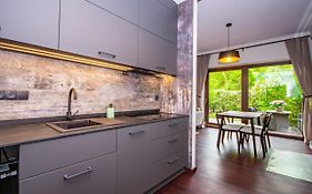 Inpoint 2-Bedrooms Apartment With Private Garden And Free Parking