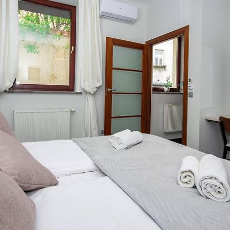 Inpoint 2-Bedrooms Apartment With Private Garden And Free Parking Краків Екстер'єр фото