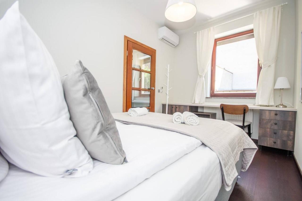 Inpoint 2-Bedrooms Apartment With Private Garden And Free Parking Краків Екстер'єр фото