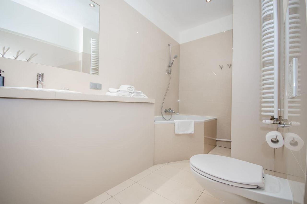 Inpoint 2-Bedrooms Apartment With Private Garden And Free Parking Краків Екстер'єр фото