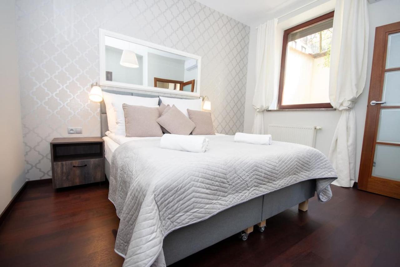 Inpoint 2-Bedrooms Apartment With Private Garden And Free Parking Краків Екстер'єр фото
